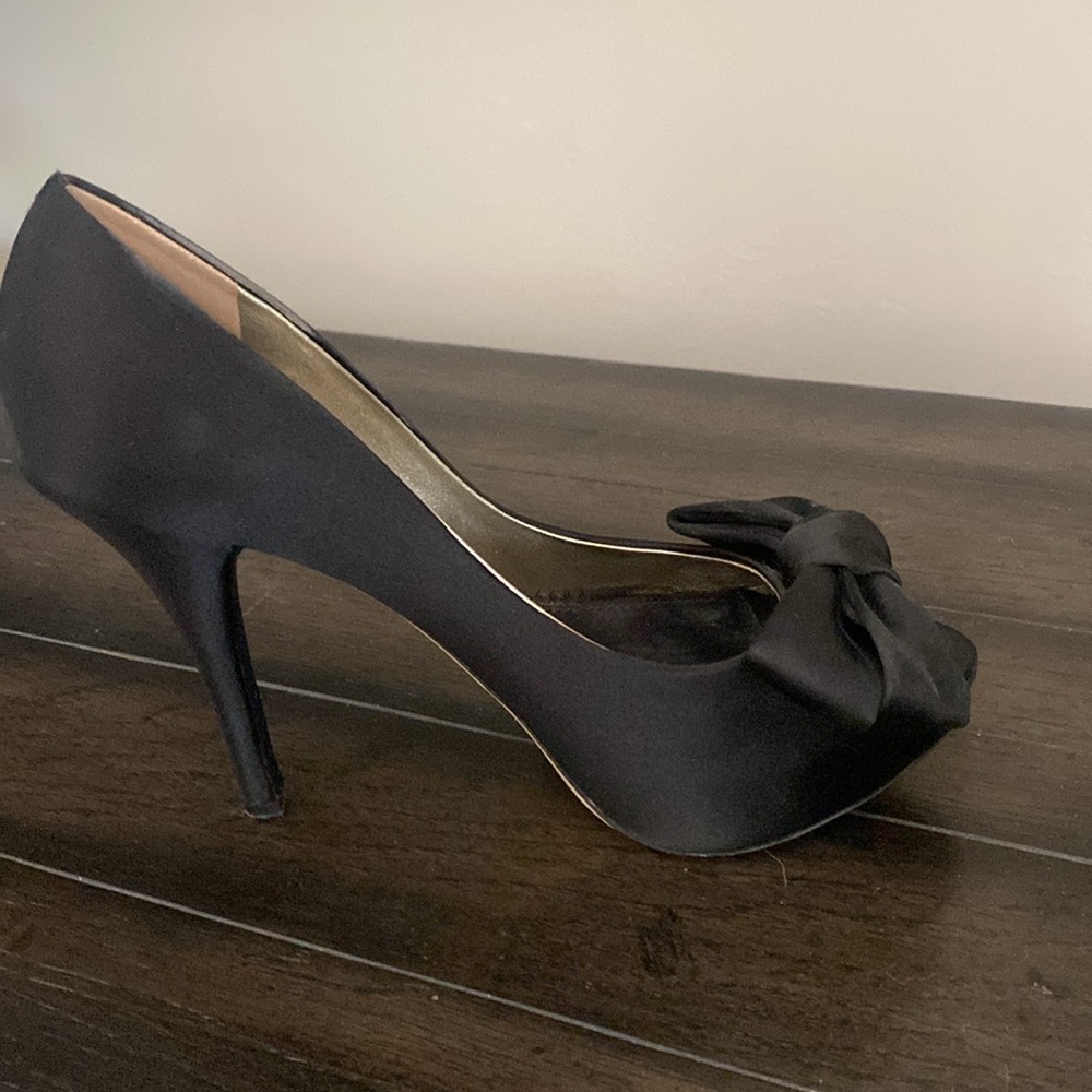 Dolce & Gabbana Black Heels with Elegant Bow - Picture 5 of 12